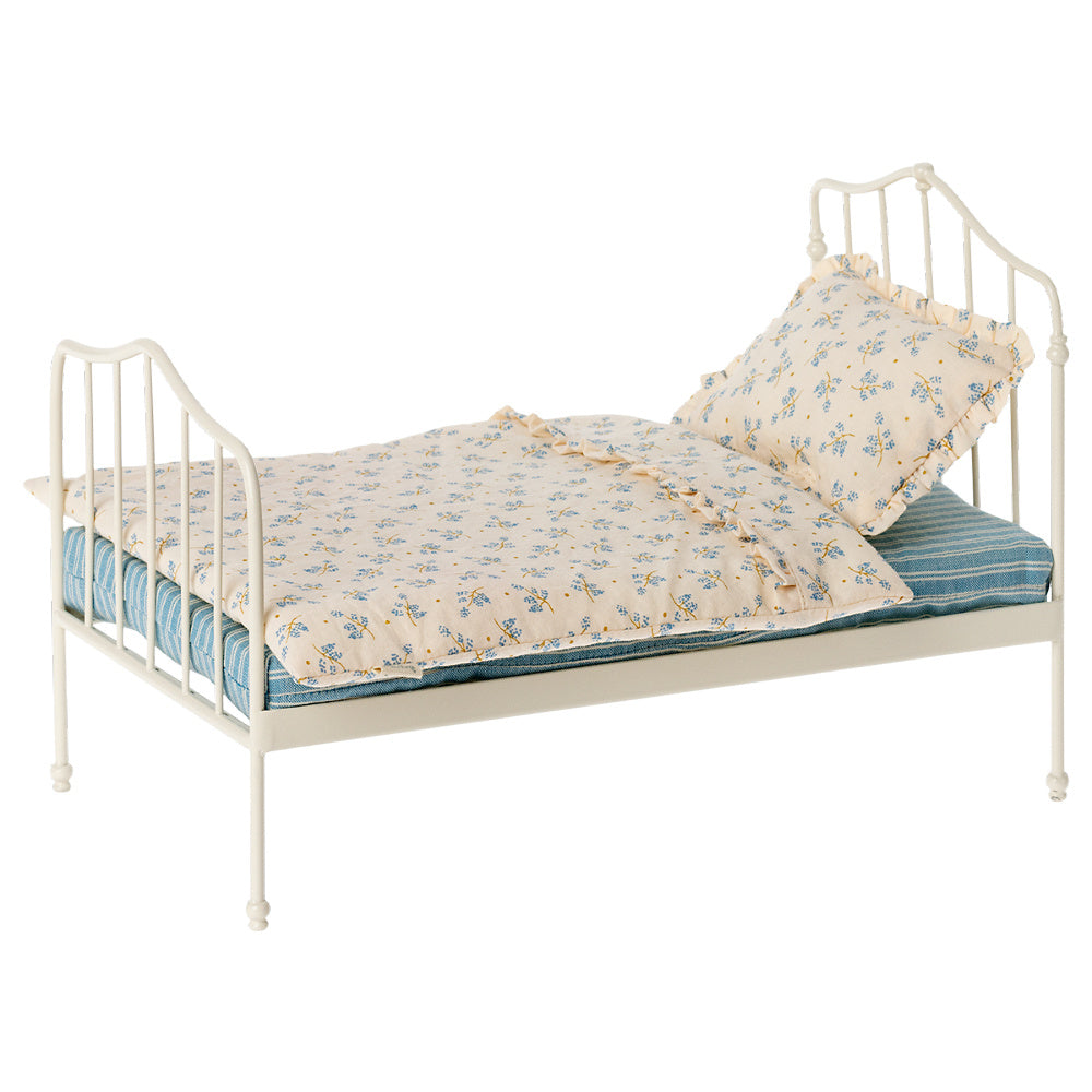 Maileg vintage bed konijn blauw