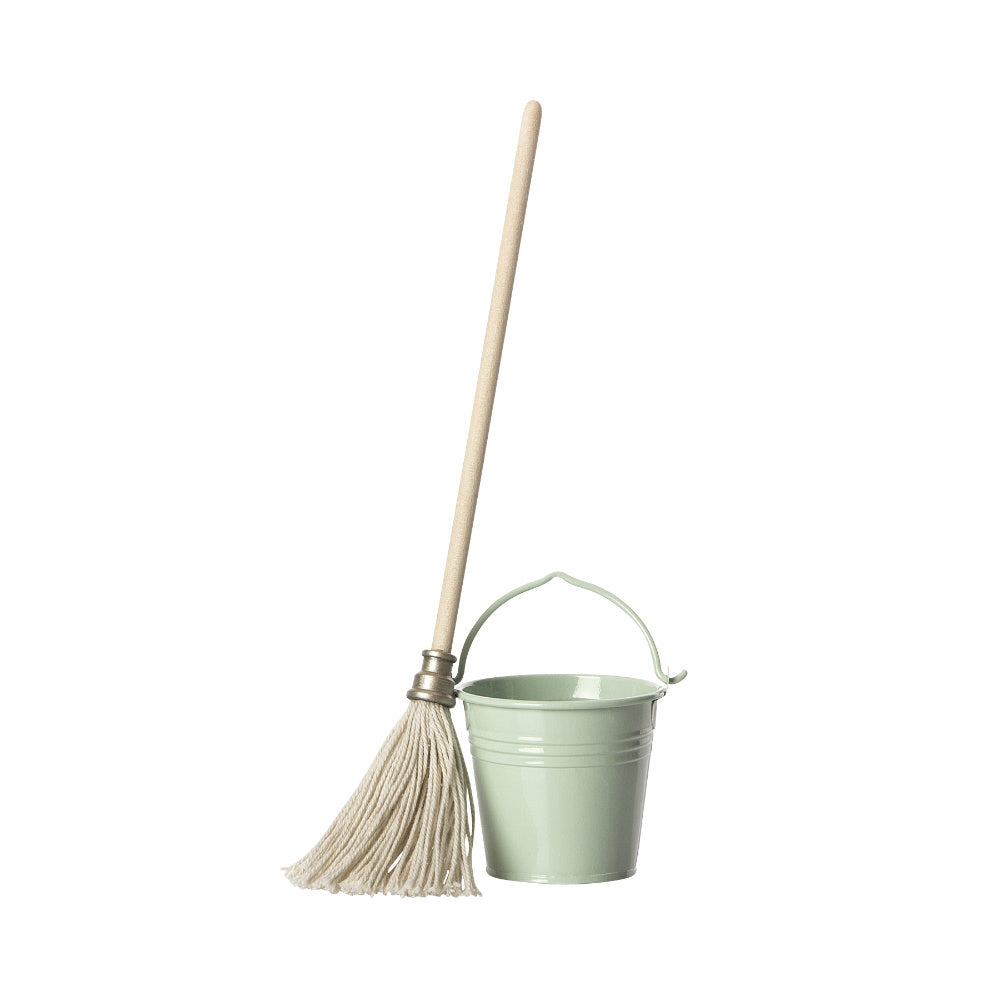 maileg-emmer-met-dweil-11-8102-00-1