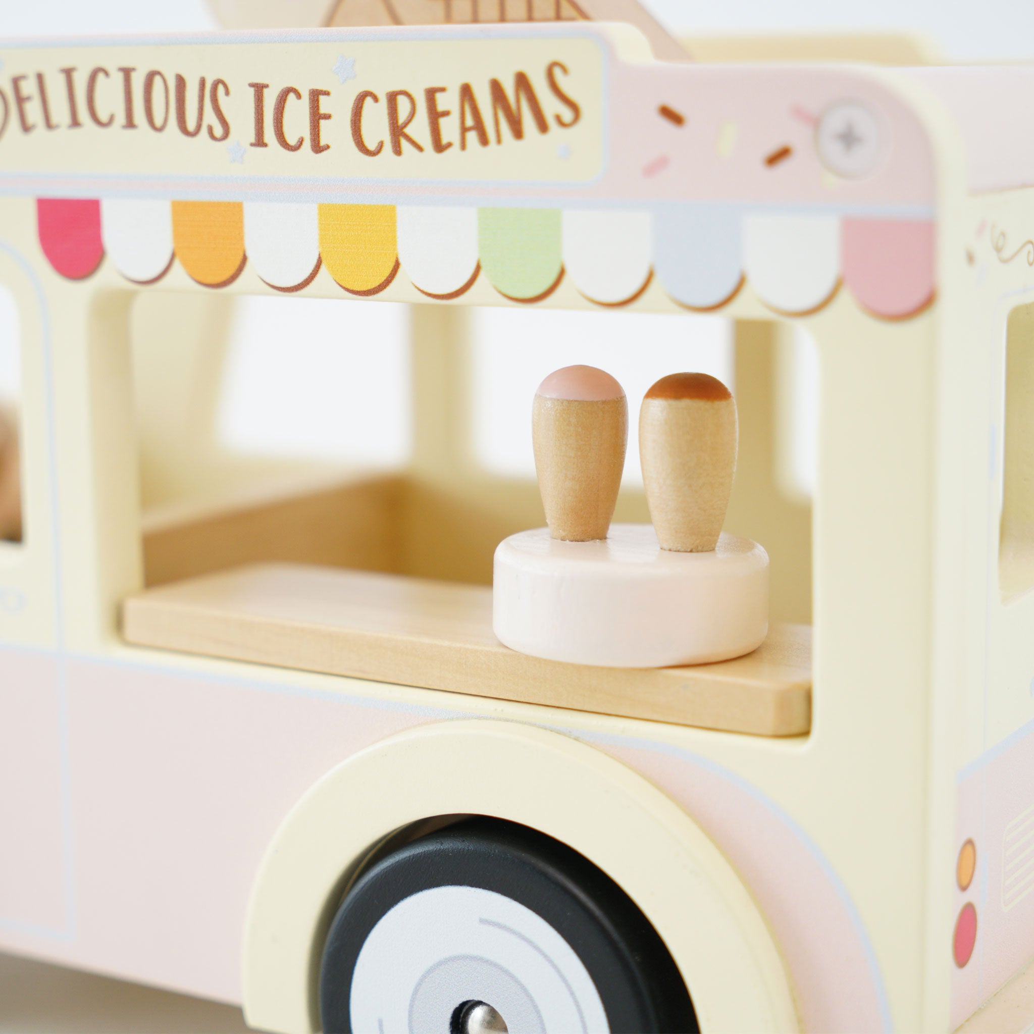ME083-dolly-ice-cream-van-2022-mini-cones-on-serving-hatch